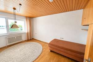 Helle 2-Zi.-Whg. mit Aufzug, Balkon und Einzelgarage in Köngen – Die vollständige Adresse der Immobilie erhältst du vom Anbieter., 73257 Köngen – Vorschaubild 2