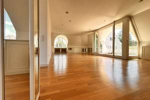 Bestlage am Bubenbad: Charaktervolles Wohnen auf zwei Ebenen Nähe Villa Reitzenstein