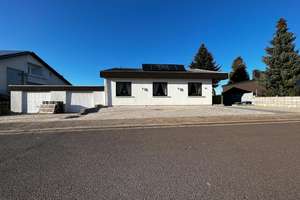 Exklusiver freistehender Bungalow mit Einliegerwohnung, Fernblick, Doppelgarage & großem Garten – Krappelroth 29, 66839 Schmelz – Vorschaubild 18