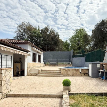 Einfamilienhaus mit Pool