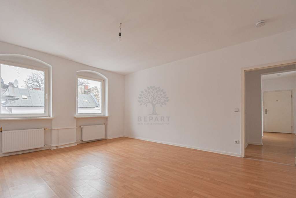 GRÄFEKIEZ - GANZ OBEN WOHNEN! SCHICKE UND HELLE ALTBAUWOHNUNG! PERFEKT GESCHNITTEN! PROVISIONSFREI!