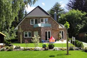 Schönes EFH in ruhiger Lage in zweiter Reihe in HH Schnelsen