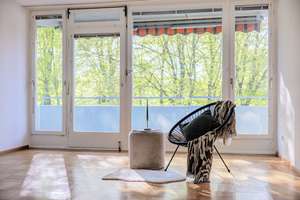 Bogenhausen: Altersgerechte 3,5-Zi.-Wohnung grün und zentral leben (frei) – Die vollständige Adresse der Immobilie erhältst du vom Anbieter., 81927 Englschalking, München – Vorschaubild 2