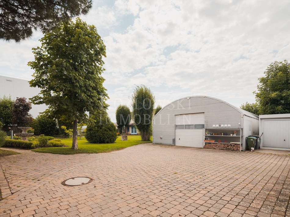 Privathalle und Garage