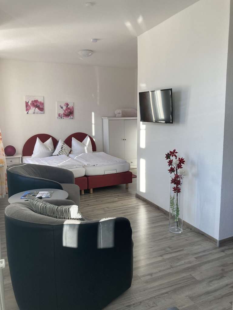 Immobilie in Stechlin - 1-Zimmer Eigentumswohnung und Ferienimmobile umgeben von zauberhafter Natur und Seen - Bild 1