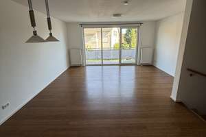Modernes 6-Zimmer-Reihenhaus mit Garten und Stellplatz in Frankfurt-Sossenheim