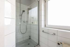 Helle Maisonette-Wohnung im 2. OG mit Ateliergeschoss und Dachloggia, Stellplatz + Garagenstellplatz – Die vollständige Adresse der Immobilie erhältst du vom Anbieter., 45136 Bergerhausen, Essen – Vorschaubild 8