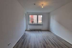 Frisch renovierte Erdgeschoss-Wohnung mit 3 Zimmern und Balkon – Friedhofstraße 38, 30453 Limmer, Hannover – Vorschaubild 1