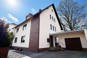 Investieren in Qualität: leerstehendes Mehrfamilienhaus mit 3 geteilten Einheiten in Köln – Penningsfelder Weg 89, 51069 Dellbrück, Köln – Vorschaubild 1