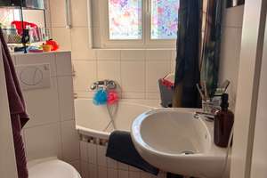 Charmante 3 Zimmer ­Altbauwohnung mit Balkon in direkten Nähe des Fürther Stadtpark zu vermieten – Sommerstraße 6, 90762 Stadtpark, Stadtgrenze, Fürth – Vorschaubild 2