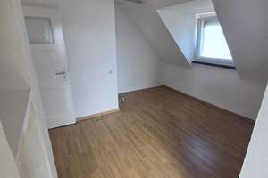 ab sofort  - 3 Zimmer  - 52qm - Dachgeschoss - Bad Cannstatt