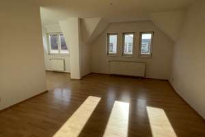 2- Zimmer Dachgeschoss-Wohnung mit Stellplatz in Stadtfeld – Uhlandstraße 9, 39108 Stadtfeld Ost, Magdeburg – Vorschaubild 1