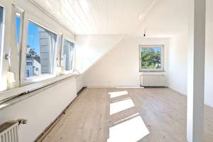 Schicke Dachgeschosswohnung mit Einbauküche in gepflegtem Wohnhaus!