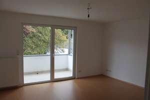 Exklusive, helle 3-Zimmer-Wohnung mit frisch saniertem Balkon und Einbauküche in Bonn Endenich