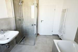 Baden-Baden: Erstbezug - Fertiggestelltes Reihenhaus mit Garten, Terrasse und Stellplatz – Pfarrstraße 16b, 76532 Sandweier, Baden-Baden – Vorschaubild 8