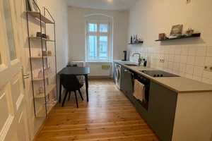 Exklusive 1,5-Raum-Wohnung mit geh. Innenausstattung mit Balkon und EBK in Berlin Friedrichshain – Berlin – Vorschaubild 1