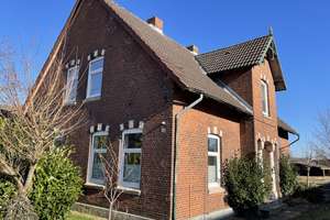 Bezauberndes
Einfamilienhaus mit
Altbaucharme und großem
Grundstück samt Terrasse – Die vollständige Adresse der Immobilie erhältst du vom Anbieter., 25727 Krumstedt – Vorschaubild 12