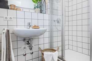 Ankommen, Wohlfühlen, Zuhause sein. Möbliertes Zimmer zum Verlieben. – Ernsthaldenstr. 47, 70565 Höhenrand, Stuttgart – Vorschaubild 7