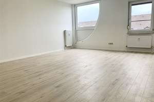 Frei! Lichtdurchflutete 2-Zimmer-Wohnung mit Gäste WC... – Clausstraße 47, 9126 Gablenz, Chemnitz – Vorschaubild 1
