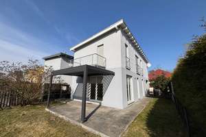 Modernes Einfamilienhaus mit offener Küche