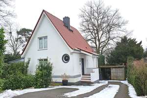 Idyllisches Haus mit zauberhaftem Garten - einziehen, erweitern oder neu gestalten