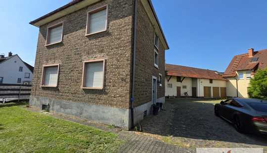 Bild von Verkauf - Hofreite mit Zweifamilienhaus, Doppelhaus, Garagen und Nebengebäude in Hanau Klein-Auheim
