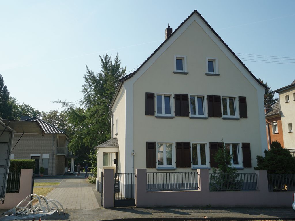 freihstehendes Haus in guter Lage von Bonn Ramersdorf zu