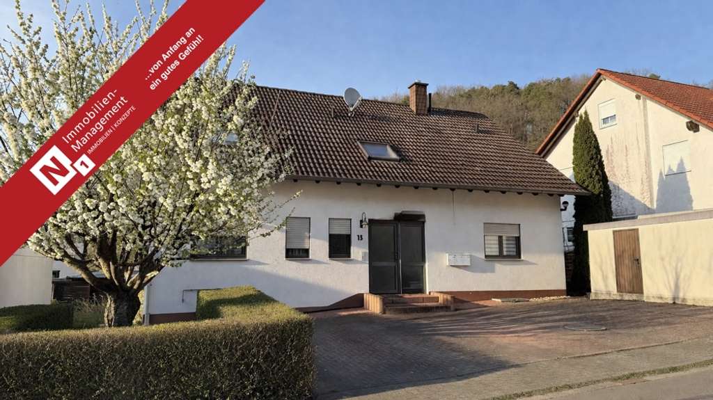 Immobilie in Wartenberg-Rohrbach - Charmante Dachgeschosswohnung im 3-Parteienhaus mit Balkon, Garten, Stellpaltz und Garage - Bild 0