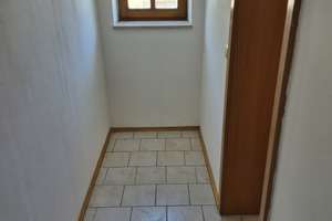 1. Juni 2026:Helle 2-Zimmer-Wohnung im 3. OG in Regensburg-Steinweg-Pfaffenstein – Die vollständige Adresse der Immobilie erhältst du vom Anbieter., 93059 Steinweg-Pfaffenstein, Regensburg – Vorschaubild 1