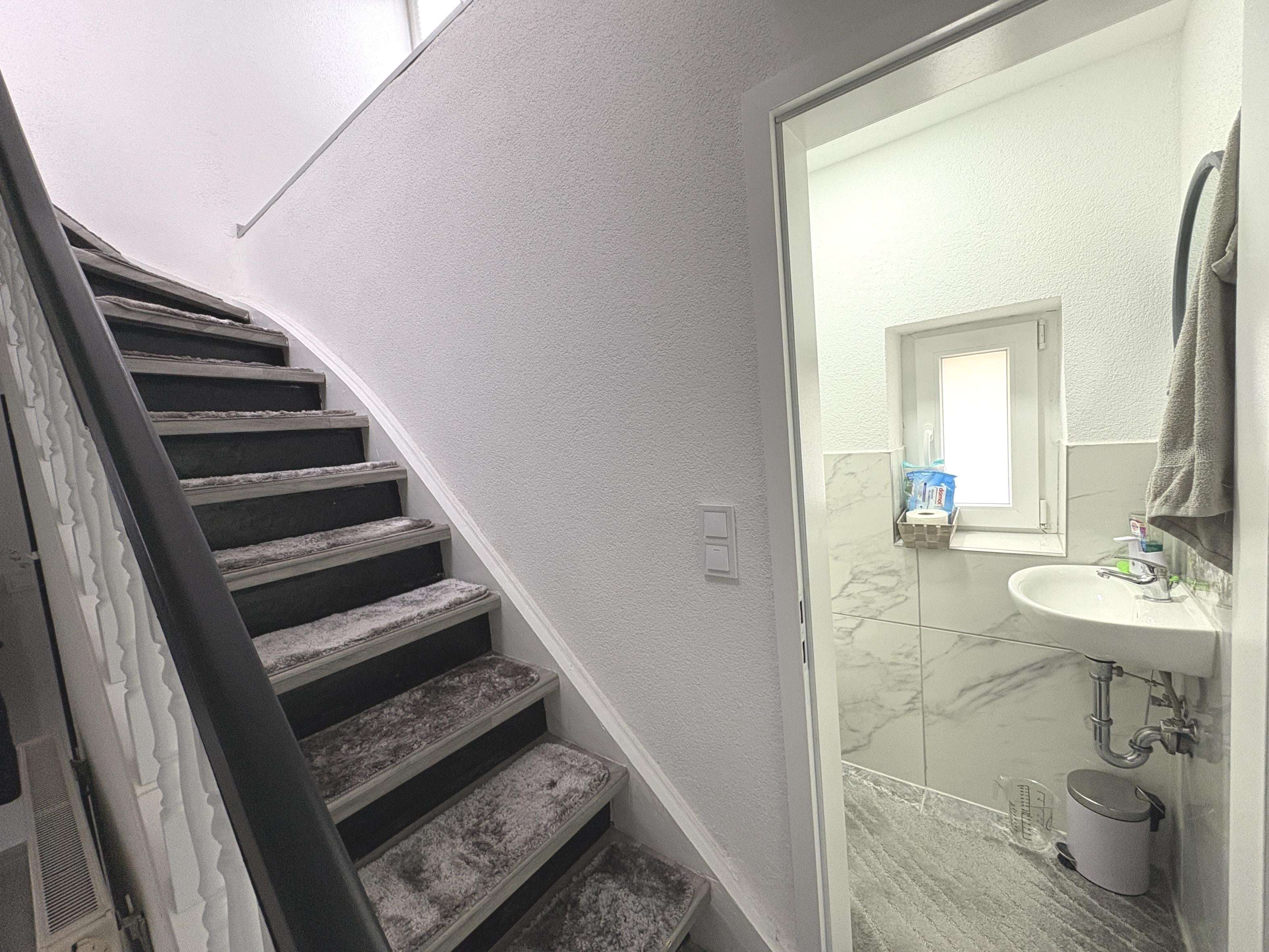 Immobilie in Erolzheim - Charmantes Einfamilienhaus mit Garten und Terrasse – Modernes Wohnen in ruhiger Lage - Bild 0