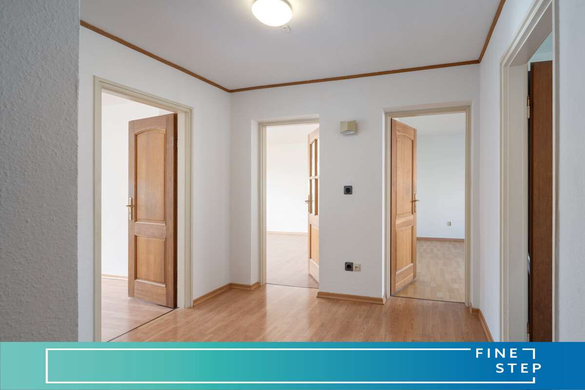 Sehr gut geschnittene 3-Zimmer-Wohnung mit Südbalkon & Tiefgarage, München – Bild 1