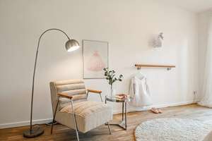 Fünf Zimmer Dachgeschosswohnung mit zwei Balkonen und Tiefgarage in Wiesbaden Biebrich – Die vollständige Adresse der Immobilie erhältst du vom Anbieter., 65203 Biebrich, Wiesbaden – Vorschaubild 3