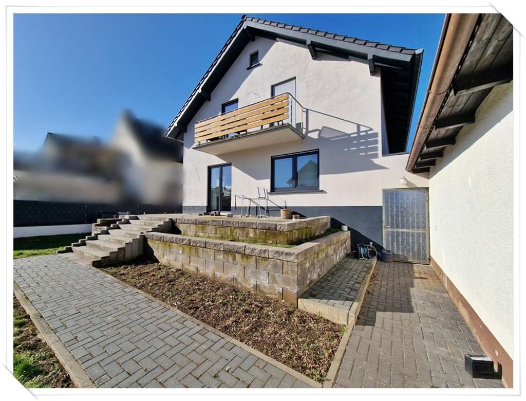 Immobilie in Hahnheim - Freistehendes sniertes EFH mit Charme++++ komplett unterkellert inkl Garage + 4 Stellplätze - Bild 0