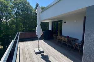 Penthouse-Feeling auf höchstem Niveau: 50 m² Süd-Dachterrasse mit Blick ins Grüne – Frahmredder 58, 22393 Sasel, Hamburg – Vorschaubild 15