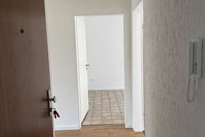 Attraktive 3,5-Zimmer-Wohnung im EG, frisch saniert in Oberhausen-Buschhausen, verkehrsgünstig – Thüringerstrasse 75, 46149 Buschhausen, Oberhausen – Vorschaubild 2