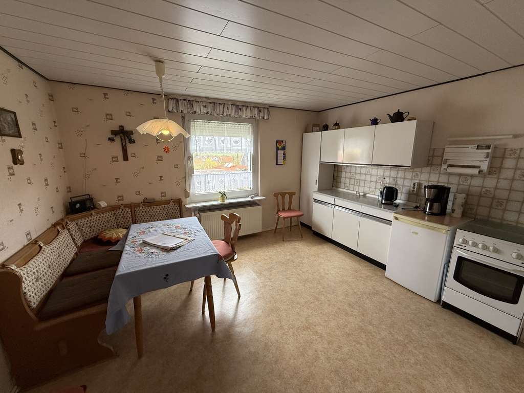 Immobilie in Adelebsen - Freistehendes EFH mit Potenzial auf schönem Grundstück - Bild 4