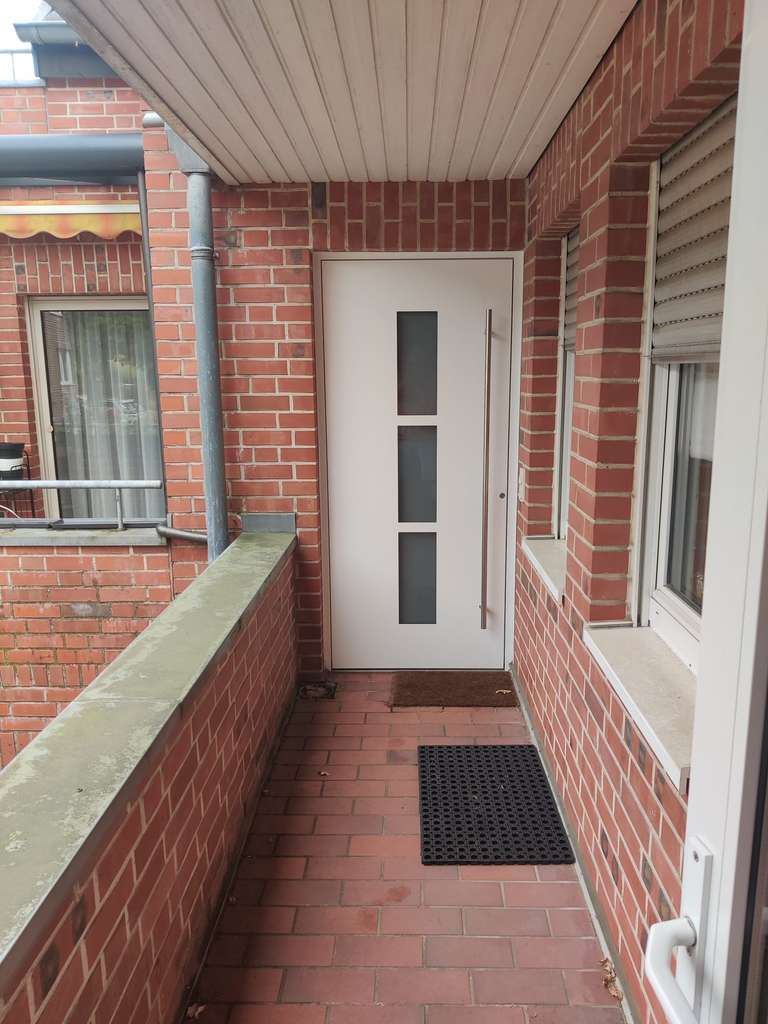 Vollständig renovierte 2-Zimmer-Wohnung mit Balkon und EBK im Zentrum von Dülken! Von Privat 