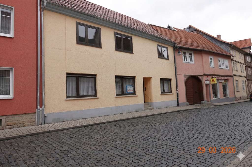 Immobilie in Treffurt - Platz für Visionen: Gepflegtes 8-Zimmer-Haus mitten in Treffurt – Eigennutzung oder 2 Einheiten - Bild 1