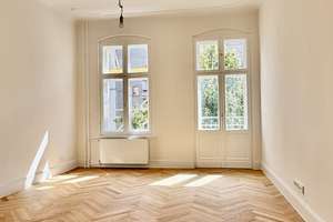 Vollständig modernisierte Altbauwohnung mit großzügigem Grundriss und Balkon im Samariterkiez. – Die vollständige Adresse der Immobilie erhältst du vom Anbieter., 10247 Friedrichshain, Berlin – Vorschaubild 1