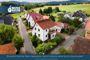 Charmantes Einfamilienhaus mit großem Garten, Doppelgarage und viel Platz zum Wohlfühlen – Neuer Weg 4, 37269 Eschwege – Vorschaubild 1