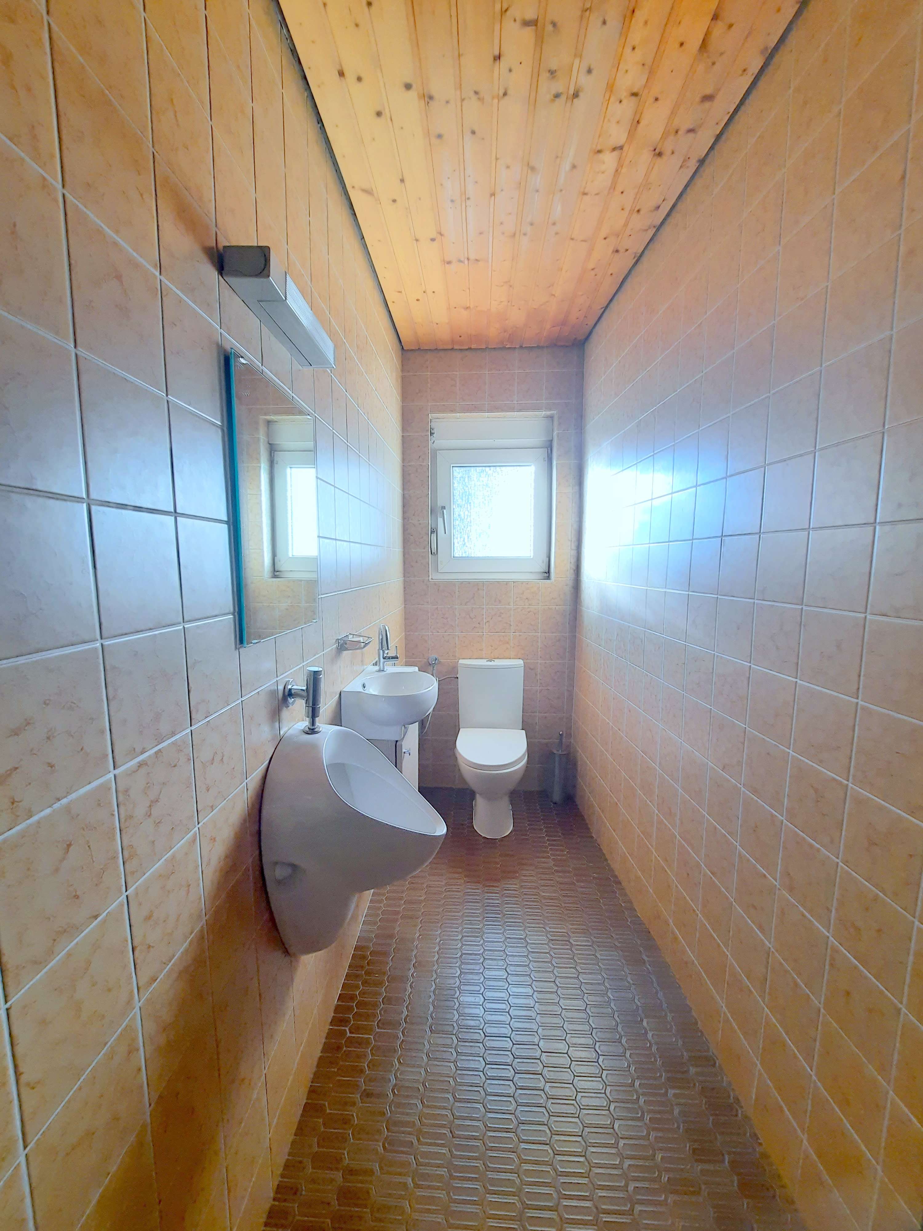 Immobilie in Wörth am Rhein - Großes Zweifamilienhaus mit tollem Gartengrundstück - Bild 0