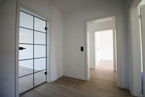 MODERNE 3-ZIMMER-WOHNUNG MIT BALKON & EINZIGARTIGEM FACHWERK-CHARME IN WOLFSBURG-EHMEN – Die vollständige Adresse der Immobilie erhältst du vom Anbieter., 38442 Ehmen, Wolfsburg – Vorschaubild 2