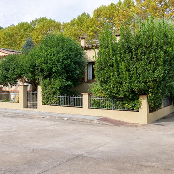 Charmantes Haus am Fluss in Sant Llorenç de la Muga. Ideal als Wohnsitz oder touristisches Projekt!