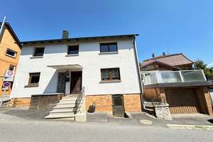 ++VERKAUFT++ Charmantes Wohnhaus mit Garagen und Gartenhütte - Rödental/Mönchröden – Die vollständige Adresse der Immobilie erhältst du vom Anbieter., 96472 Rödental – Vorschaubild 1
