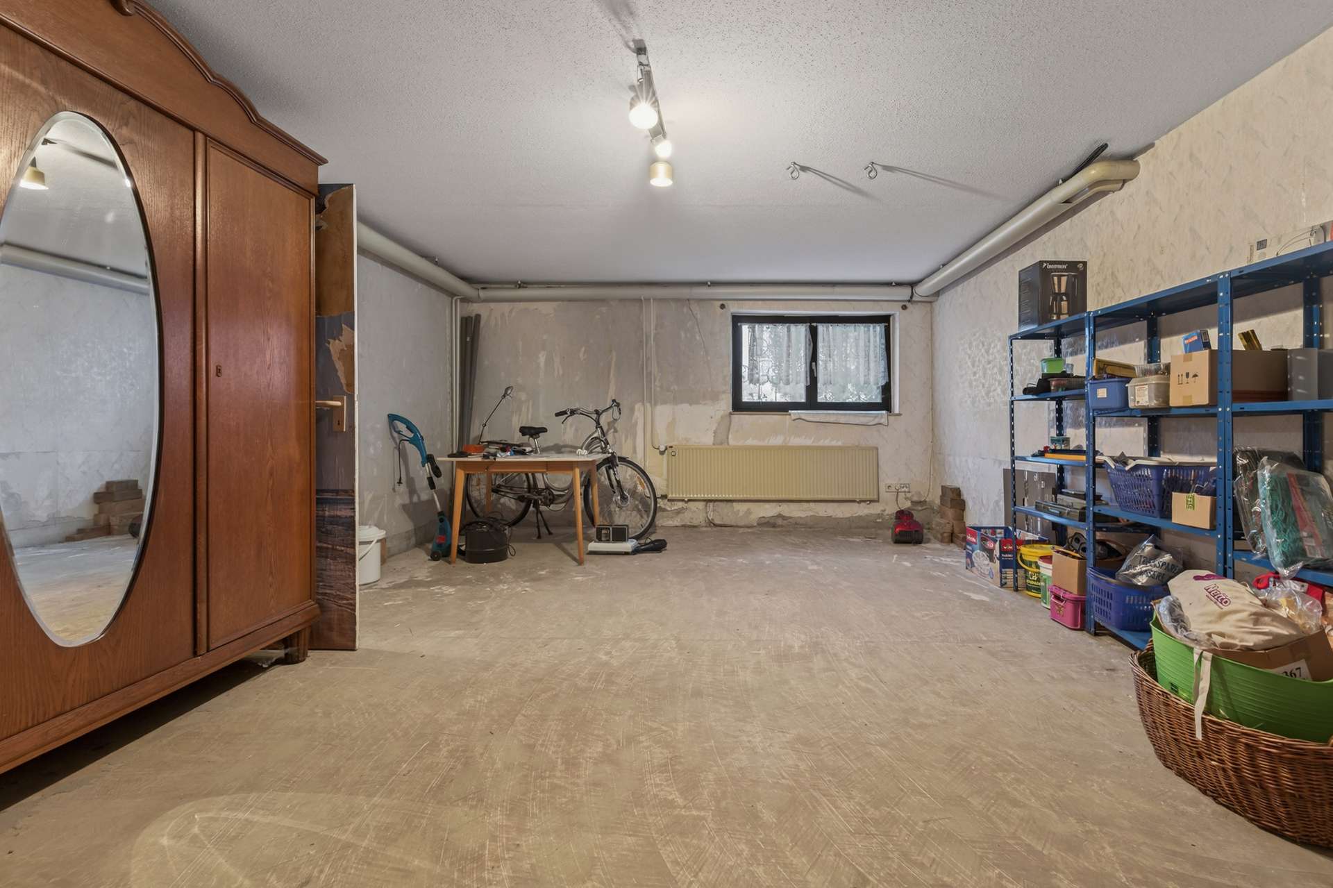 Immobilie in Dettenheim - Viel Platz für Ihre Ideen – renovierungsbedürftige Doppelhaushälfte in Dettenheim - Bild 2