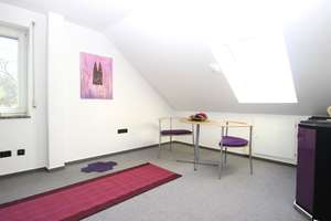 Viel Platz für die ganze Familie
EFH in Bonn-Heiderhof mit Terrassen, Garten und Garage – Die vollständige Adresse der Immobilie erhältst du vom Anbieter., 53177 Heiderhof, Bonn – Vorschaubild 36