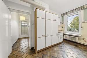 Ansprechendes & solides Ein- bis Zweifamilienhaus auf einem Eckgrundstück in bester Lage – Die vollständige Adresse der Immobilie erhältst du vom Anbieter., 30559 Kirchrode, Hannover – Vorschaubild 9