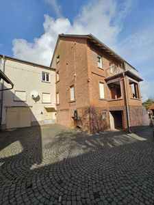 **2-FH in Linsengericht mit Scheune, Garage und Hof**