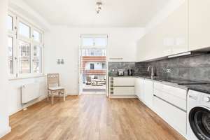 Helmholtzkiez: Lichtdurchfluteter 4-Zimmer Altbau, 4. OG, Lift, große Terrasse & 2 Balkone, 2 Bäder – Schönhauser Allee 52, 10437 Prenzlauer Berg, Berlin – Vorschaubild 12