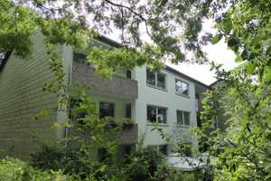 Gut geschnittene 4 Zimmerwohnung mit Balkon in Düsseldorf-Knittkuhl. – Am Schultersbusch 19, 40629 Düsseldorf – Vorschaubild 1